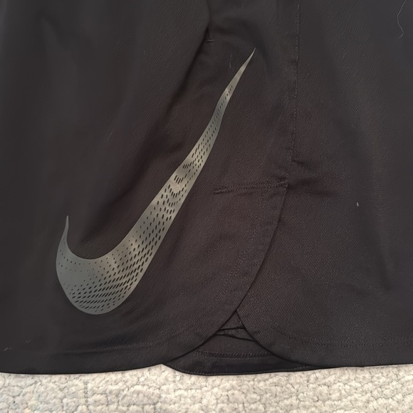 Nike Fitness Swoosh Shorts Size Large Side Seam Split for Squats etc 100% Poly - Picture 3 of 5